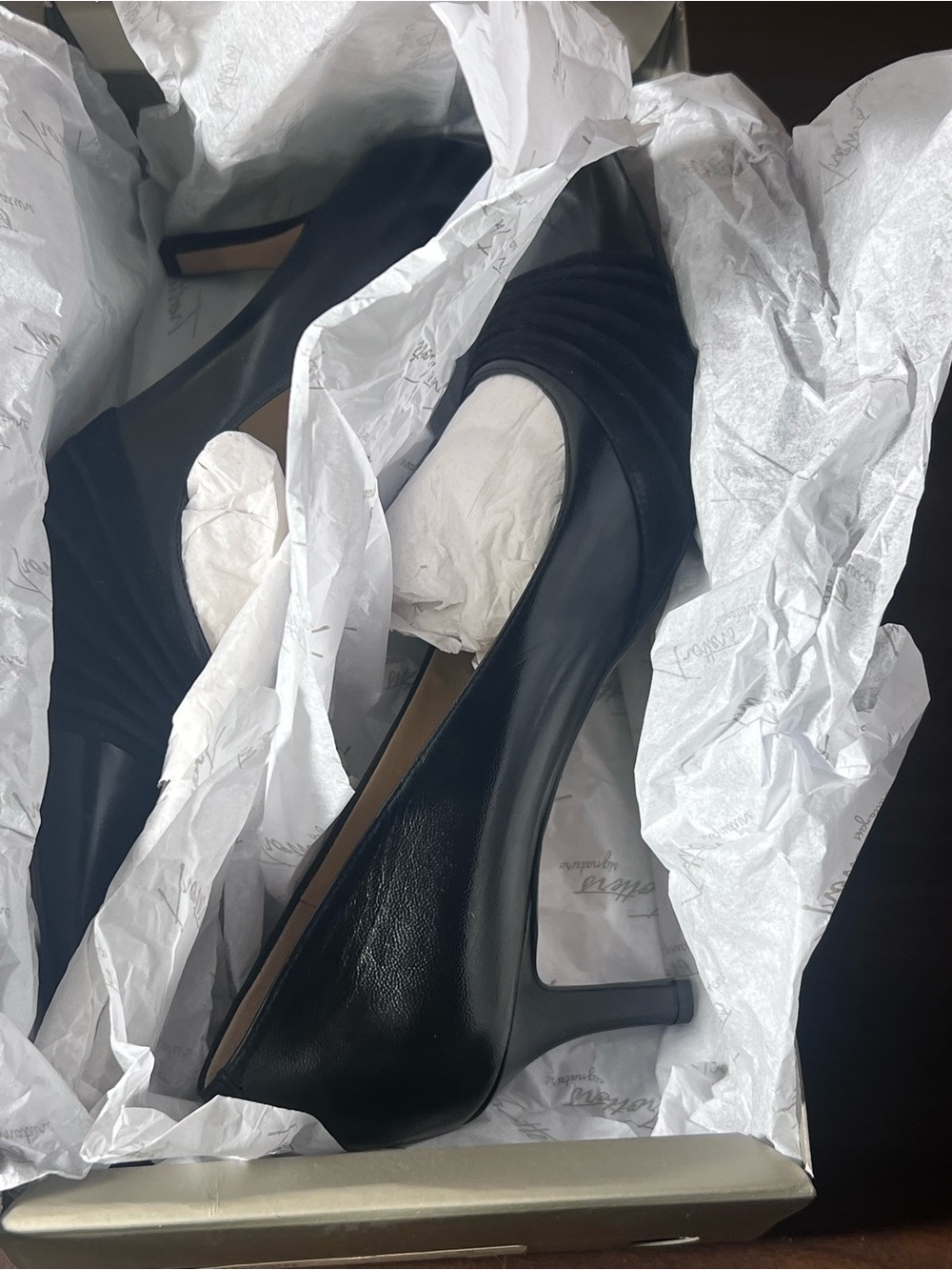 Trotters Black Pointed-Toe Mid Heel Pumps - Picture 2 of 8